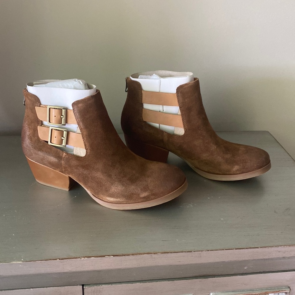 Brown suede bootie